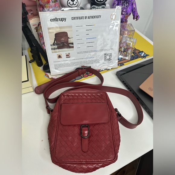 Bottega Veneta red leather crossbody bag - Picture 2 of 16